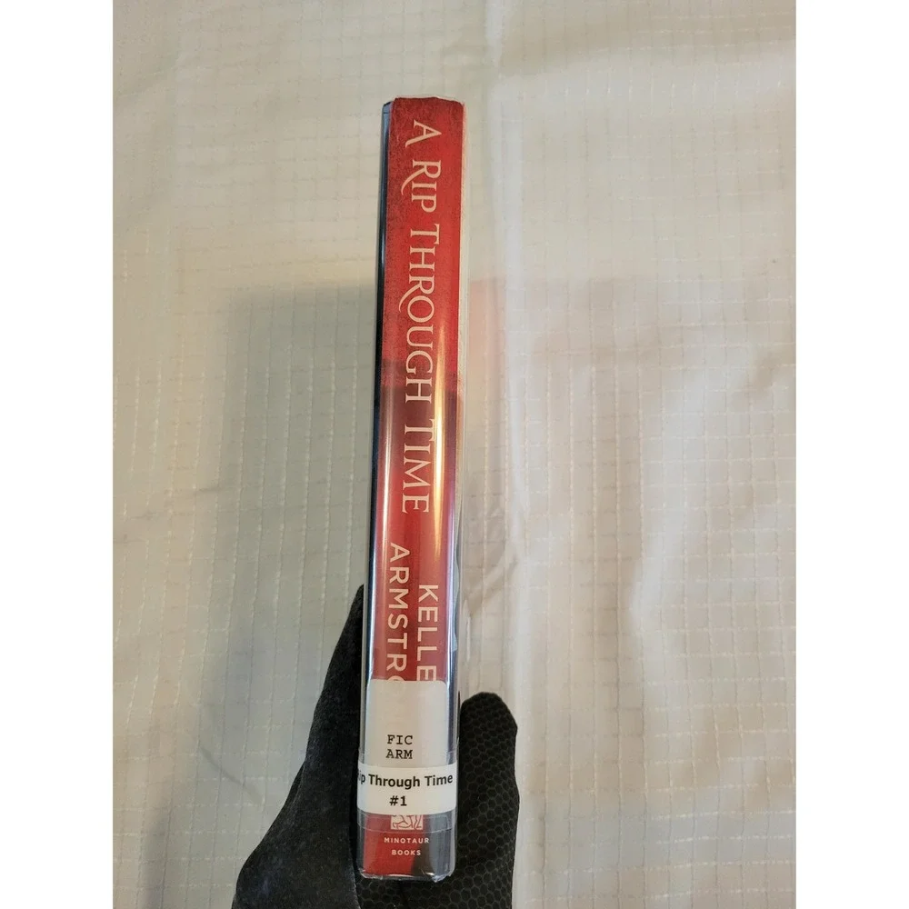 A Rip Through‎ Time Kelley Armstrong Hardcover First Edition 2022 Mystery Novel